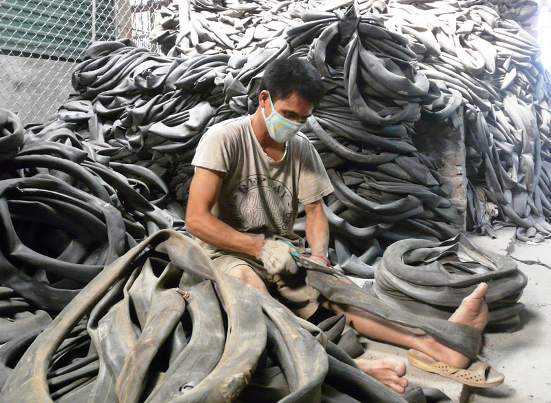 Các hộ sản xuất chun ở Đa Tiện (Xuân Lâm, Thuận Thành) thuộc đối tượng điều tra giai đoạn 2.