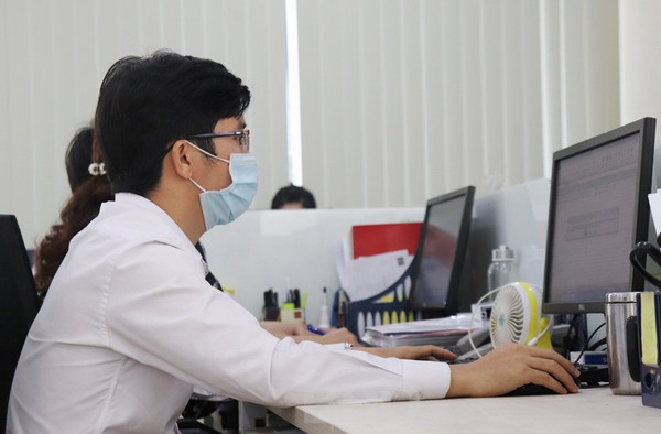 Kế toán doanh nghiệp điền thông tin Tổng điều tra kinh tế năm 2021 trên phiếu điều tra điện tử