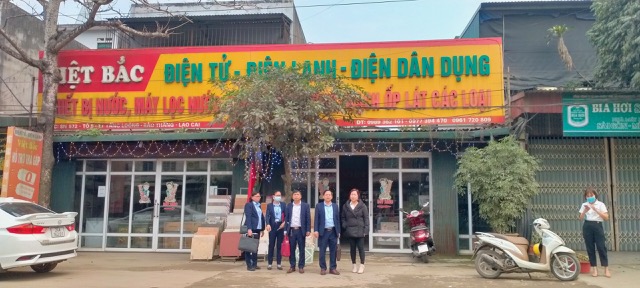 Chi cục Thống kê huyện Bảo Thẳng xuống doanh nghiệp hướng dẫn kê khai phiếu điều tra điện tử (Web-form)