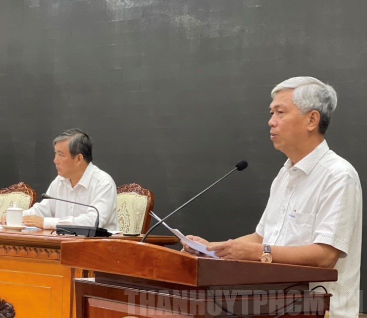 Phó Chủ tịch UBND TP Võ Văn Hoan phát biểu chỉ đạo tại cuộc họp