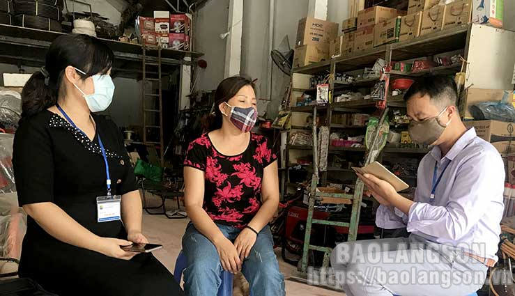 Cán bộ Cục Thống kê tỉnh thảo luận về các nội dung trong công tác Tổng điều tra kinh tế năm 2021