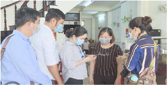 Các điều tra viên thu thập thông tin