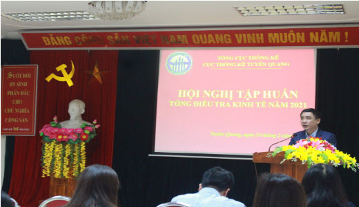 Đồng chí Phạm Hùng Sơn, Cục trưởng, Cục Thống kê Tuyên Quang, Phó Trưởng ban thường trực Ban chỉ đạo Tổng điều tra kinh tế tỉnh Tuyên Quang phát biểu tại Hội nghị.