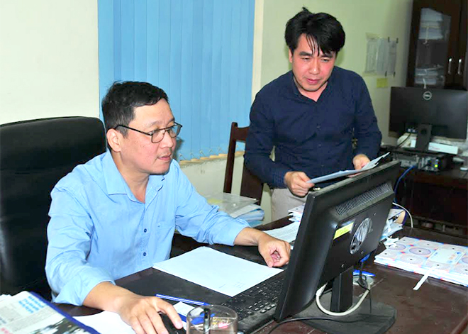 Cán bộ Phòng Thu thập thông tin thống kê - Cục Thống kê Yên Bái thu thập thông tin phục vụ cuộc Tổng điều tra kinh tế năm 2021.