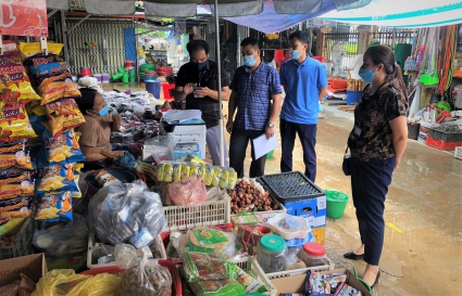 Triển khai thu thập thông tin các hộ kinh doanh tại chợ trung tâm thị trấn Yên Bình, huyện Quang Bình
