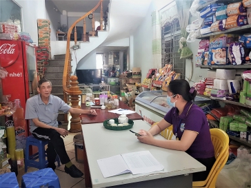 ĐTV thu thập thông tin cơ sở SXKD cá thể tại tổ 2, thị trấn Vinh Quang, huyện Hoàng Su Phì