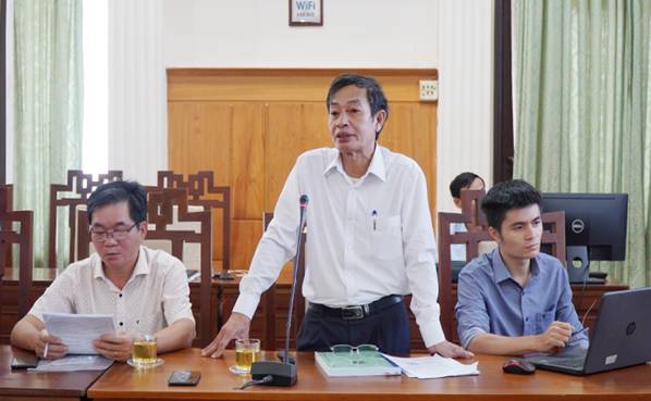 Ông Ngô Liều, Cục trưởng Cục Thống kê tỉnh Thừa Thiên Huế trình bày các nội dung về nghiệp vụ Tổng điều tra tại Hội nghị